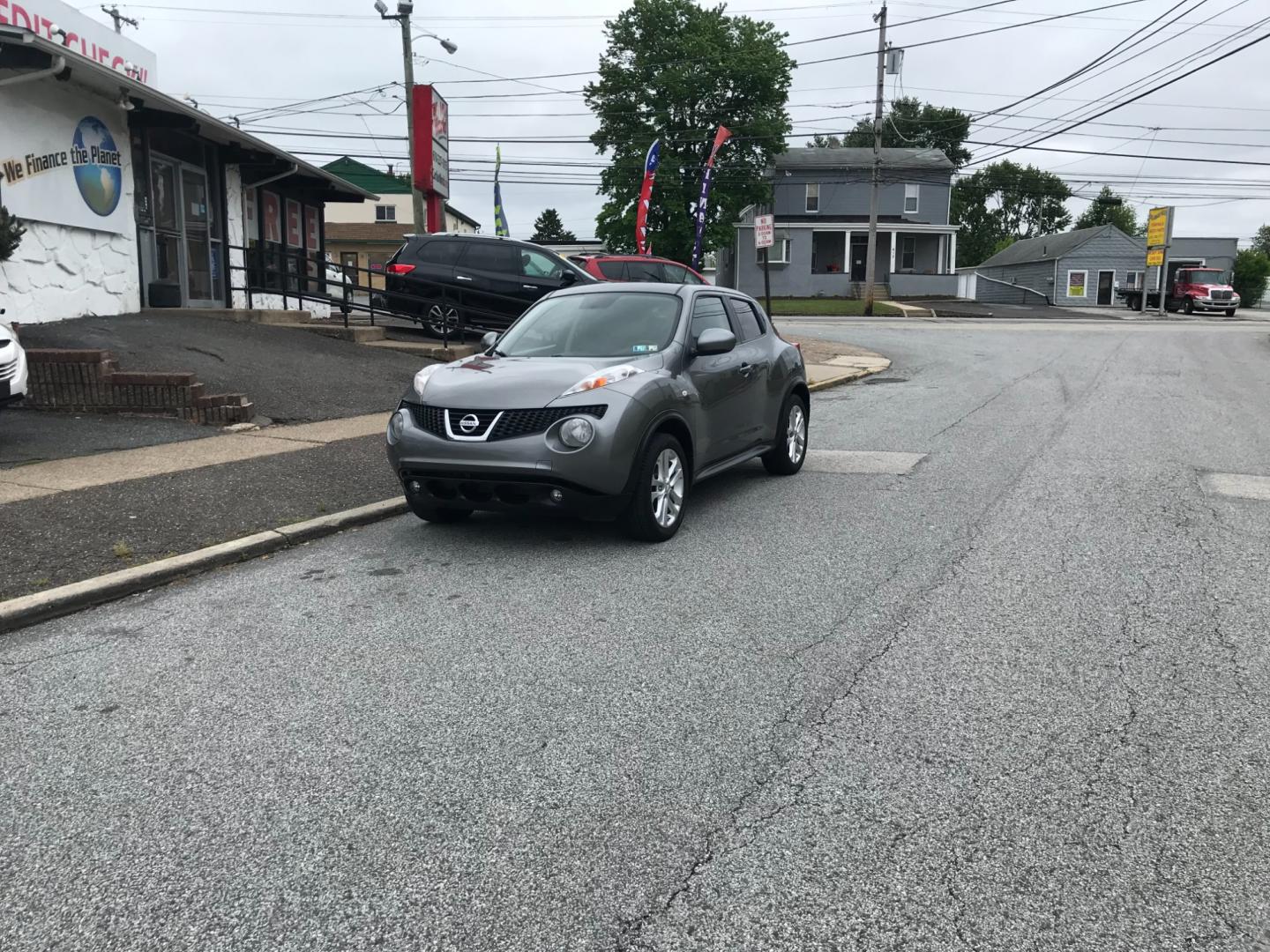 2013 Gray /Black Nissan Juke S (JN8AF5MV5DT) with an 1.6 V4 engine, Automatic transmission, located at 577 Chester Pike, Prospect Park, PA, 19076, (610) 237-1015, 39.886154, -75.302338 - Photo#1